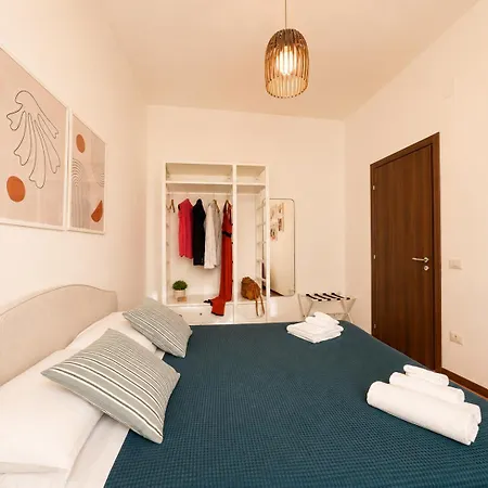 Imorticelli - Unconventional House Apartment