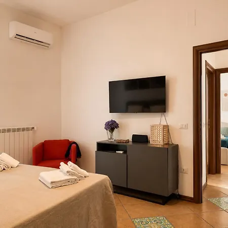 Imorticelli - Unconventional House Apartment Salerno